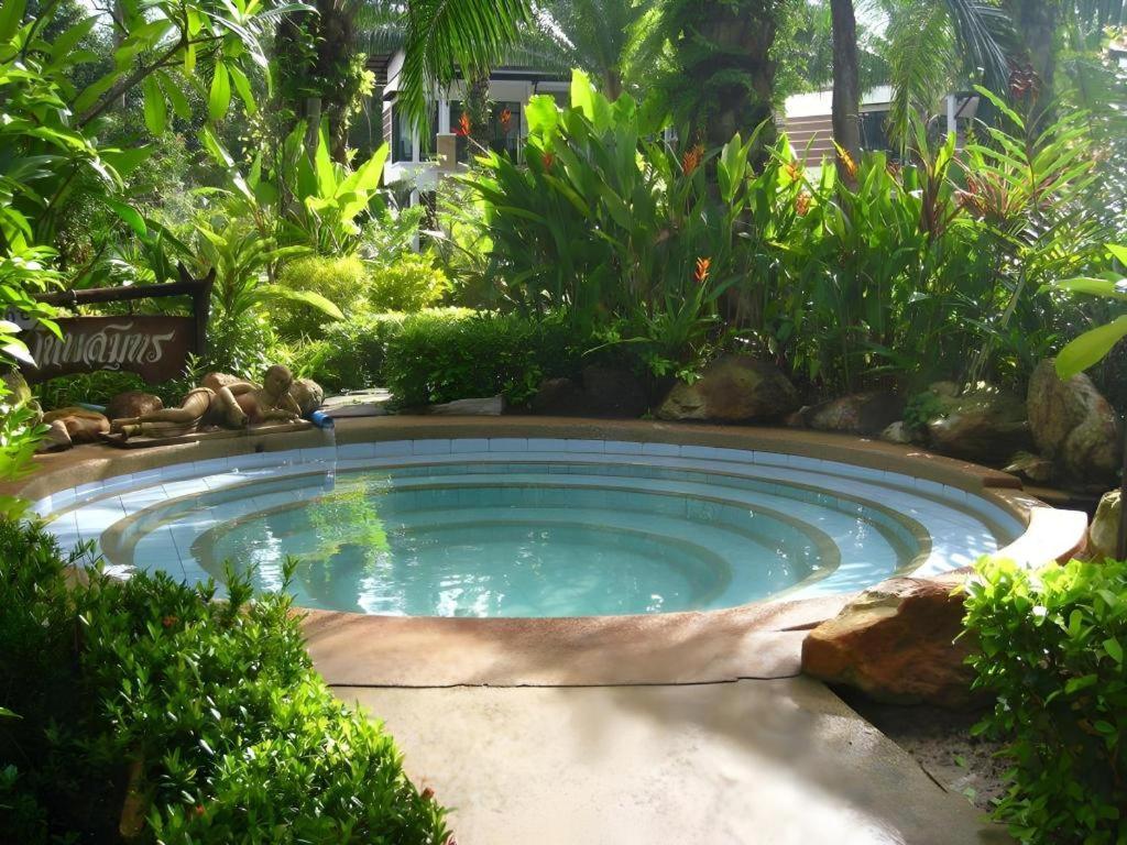 Nattha Waree Hot Spring Resort And Spa Ban Nua Khlong Bagian luar foto
